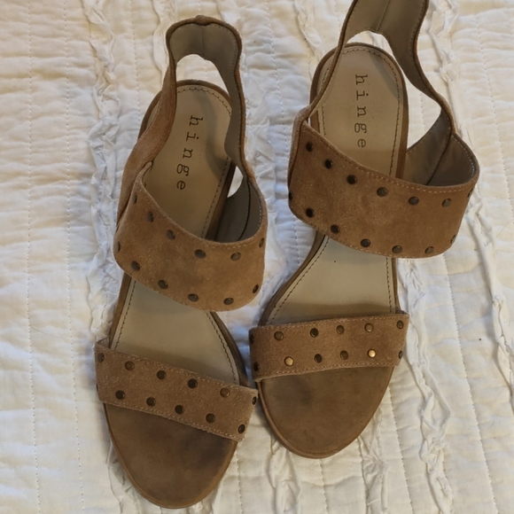 Women's leather sandal, chunky heel,  tan, sz: 7m. - Picture 3 of 6